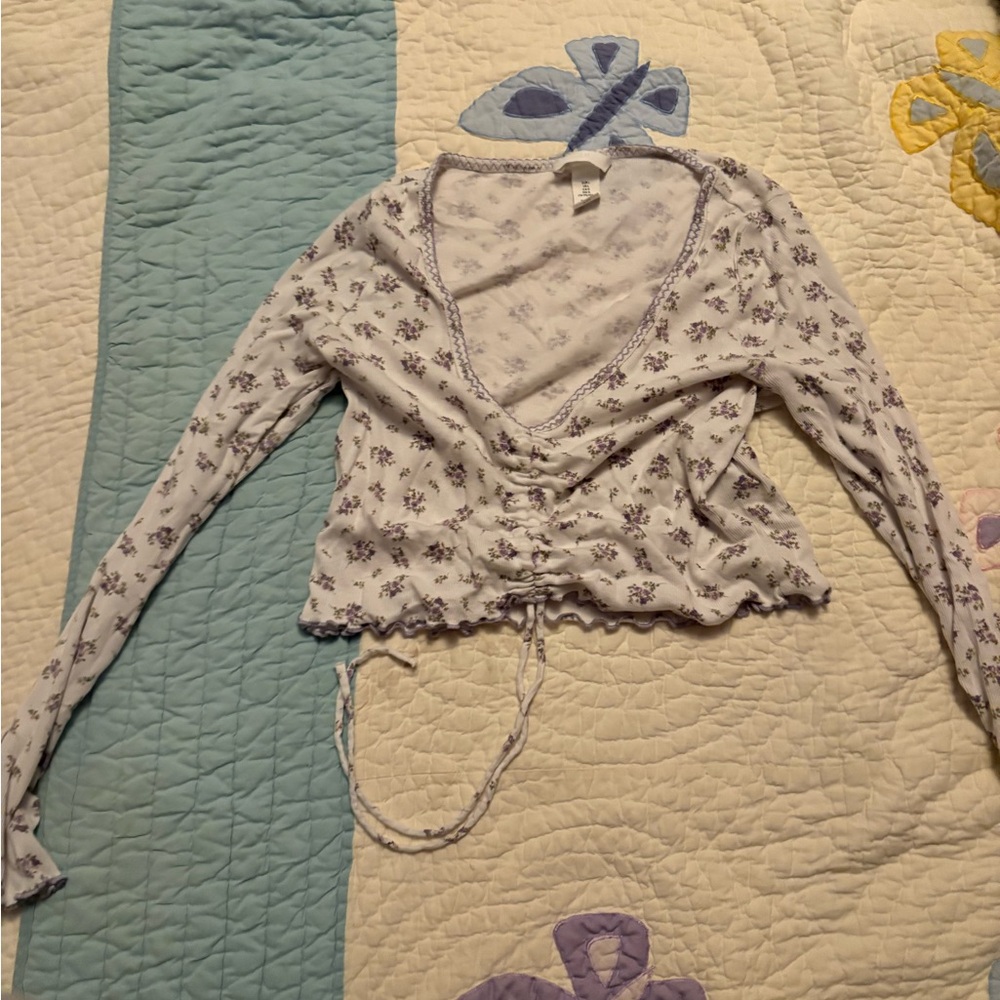 H&M Purple and Cream Floral Patterned Top